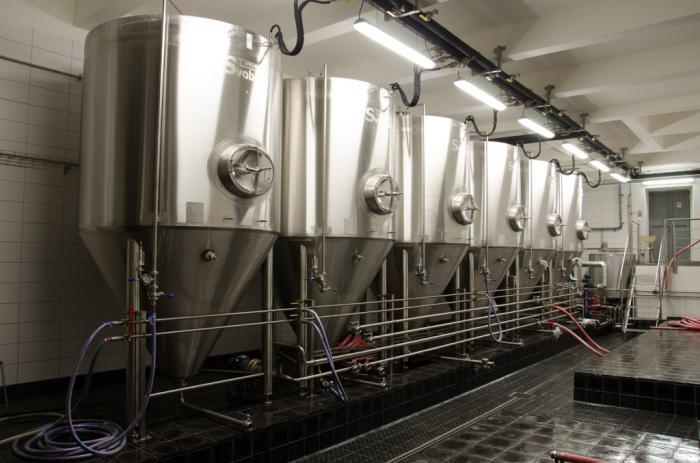 Big cylindrical-conical tanks