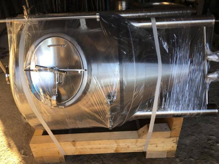 Cylindrical-conical tank on pallet