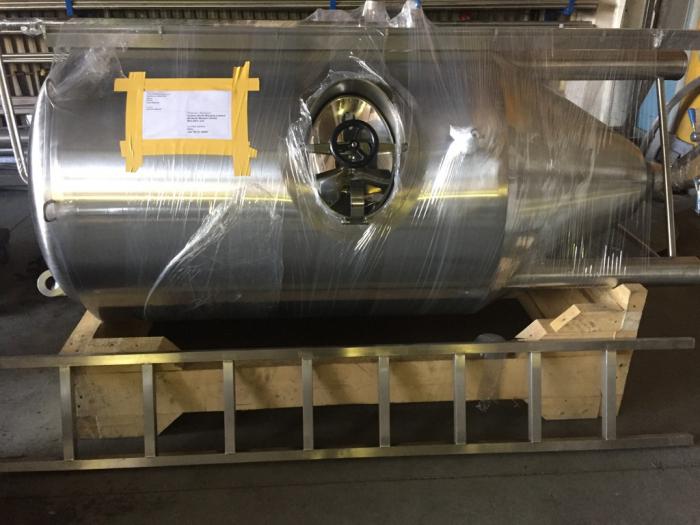 Cylindrical-conical tank on pallet